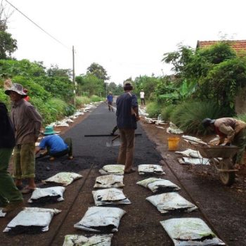 va-sua-mat-duong-bang-carboncor-asphalt